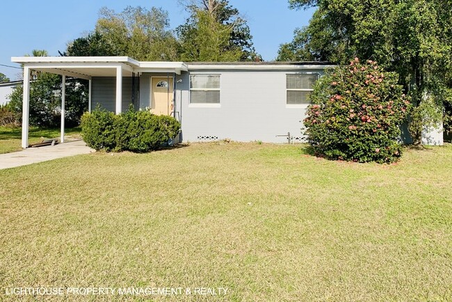 Building Photo - Large 4 Bed/1.5 Bath Home Fully Renovated ...