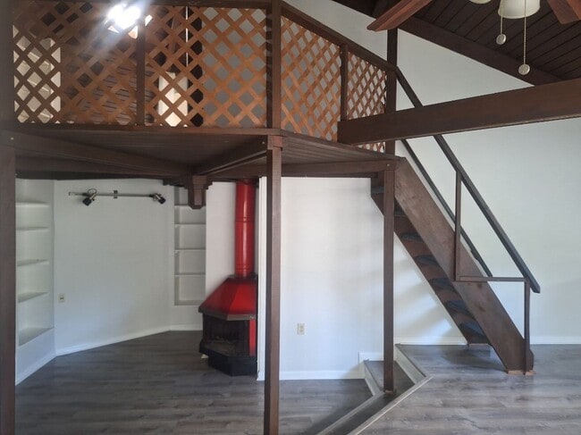 Building Photo - 1325 Lake Ave