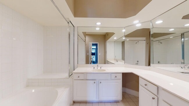 Interior Photo - THIRTY377