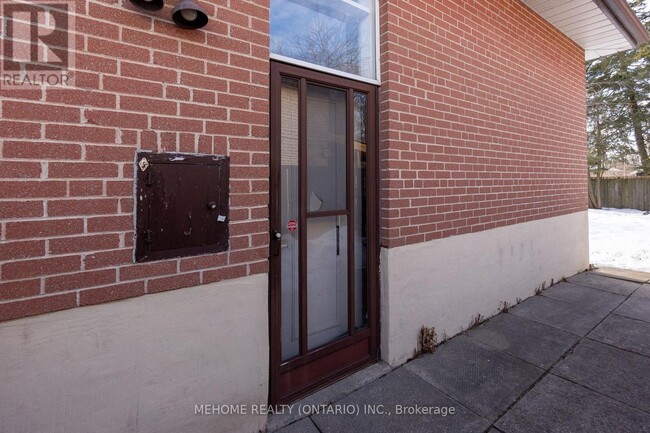 Building Photo - 1508 Sandgate Crescent