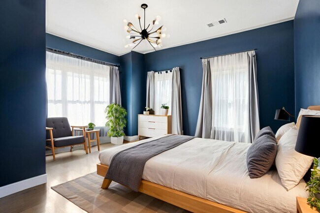 Foto del edificio - Renovated Bungalow in the West End