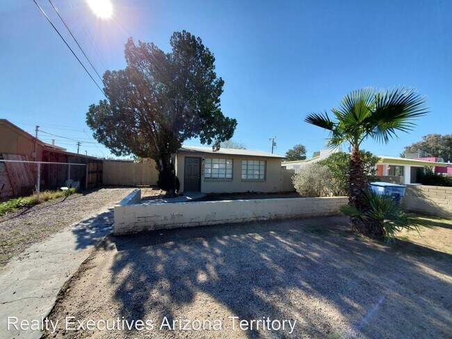 3 br, 2 bath House - 3770 E Shepherd Place photo'