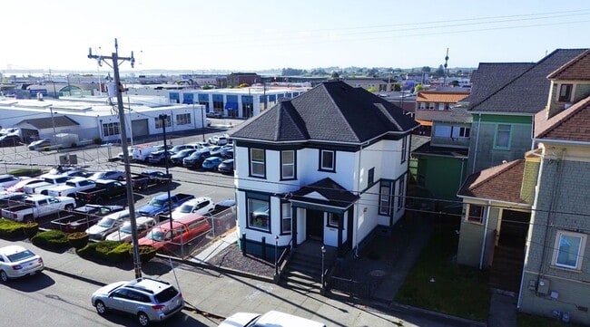 Building Photo - 369 8th St