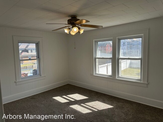 Building Photo - 4 br, 1.5 bath House - 524 Stewart Avenue