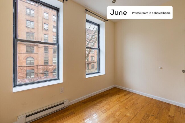Foto del edificio - Private bedroom in 4 bed/2 bath Home