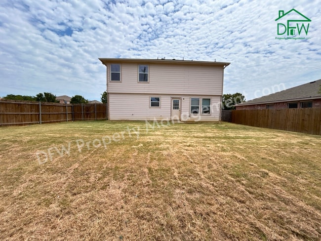 Building Photo - Spacious Two-Story, 3 Bed/2.5 Bath Home fo...