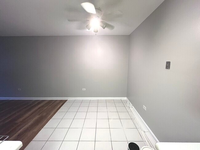 Foto del edificio - 655 Deepwoods Dr