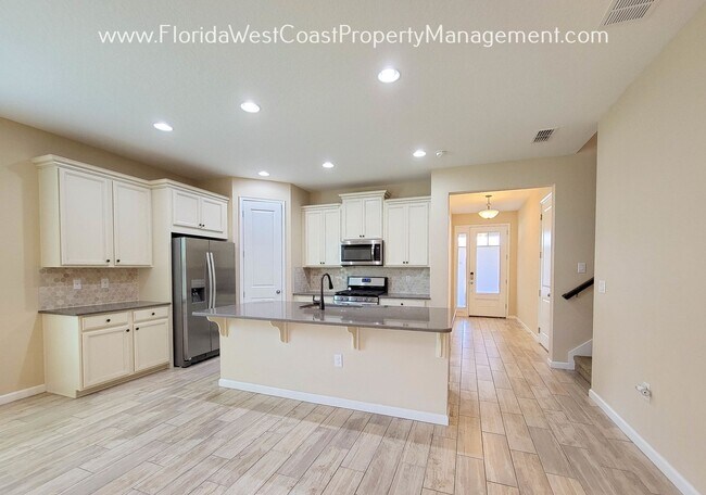 Building Photo - STUNNING 4 BEDROOM/ 3 BATH PLUS DEDICATED ...