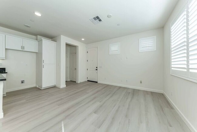 Building Photo - Beautiful Two-Story Home in Vista Bella