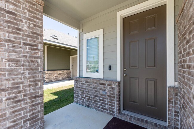 Building Photo - 4734 Audubon Pl