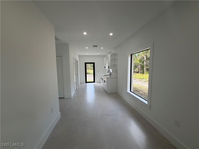 Foto del edificio - 4141 Everglades Blvd S