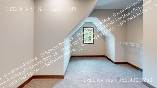 Building Photo - 6 Bedroom Dinkytown Townhome Available 9/1!