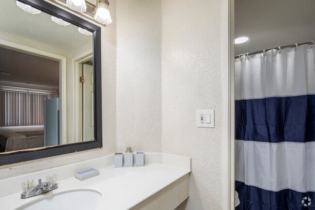 Interior Photo - Siegel Select Jackson
