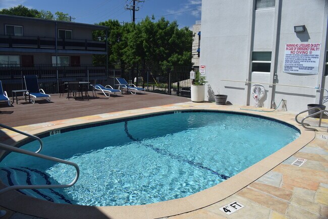 Foto del edificio - 3110 Red River St