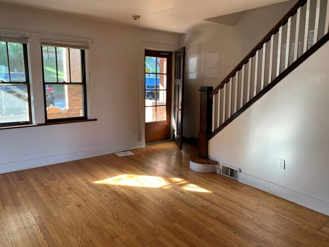 Foto del edificio - Charming Townhouse in a Beautiful Neighborhood