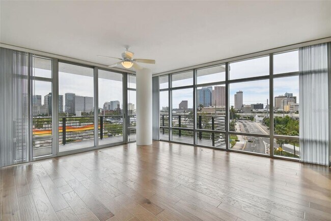 Foto del edificio - 1120 E Kennedy Blvd