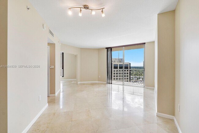 Foto del edificio - 9066 SW 73rd Ct