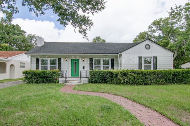 Photo - 1313 Buckingham Rd House