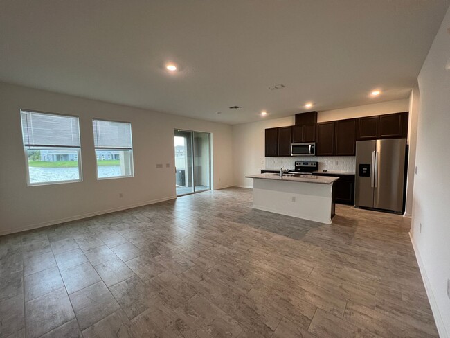 Building Photo - Spacious 3 Bedroom 2 and Half Bath Town Ho...