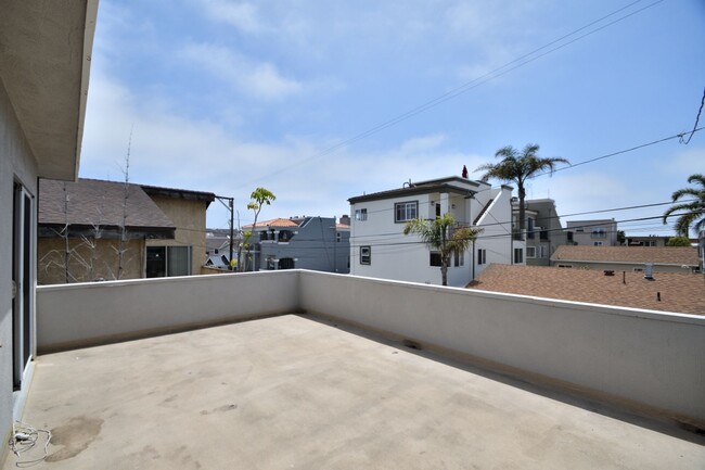 Building Photo - r246