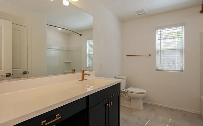 Foto del edificio - 2134 W Pleasant Ln
