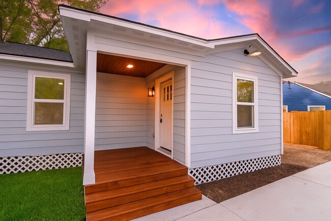 Building Photo - 312 Maple Ave