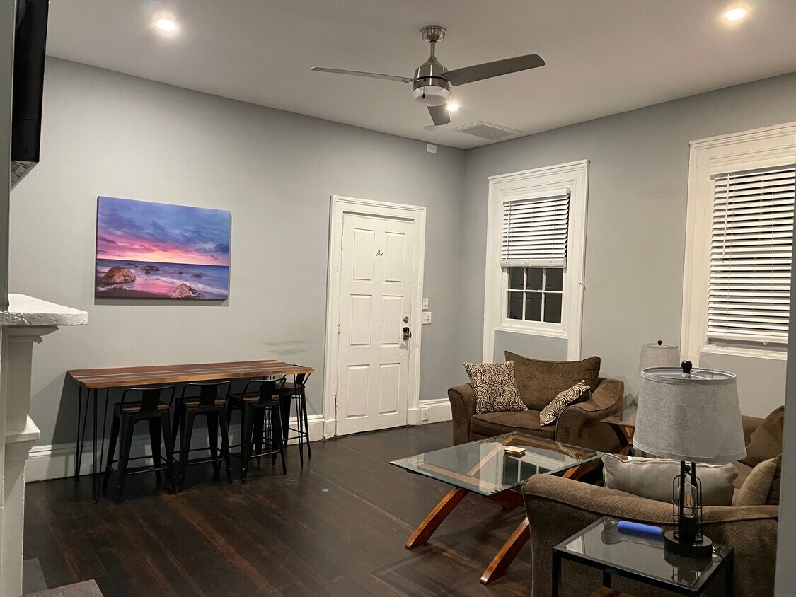 Living room looking toward entrance - 31 Nassau St