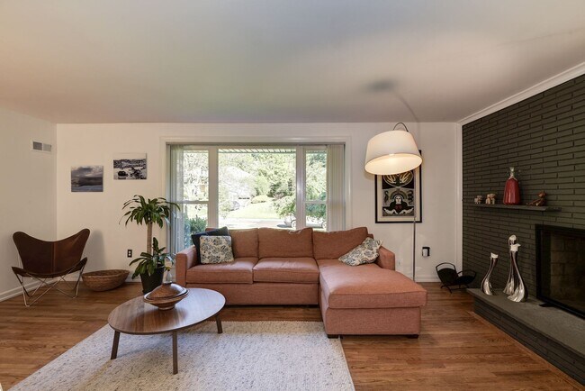 Foto del edificio - 9407 Crosby Rd