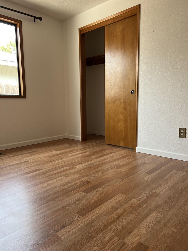 Building Photo - 3030 Bron Cir
