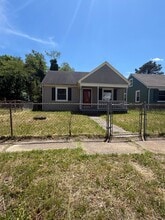 Building Photo - 611 Milton St