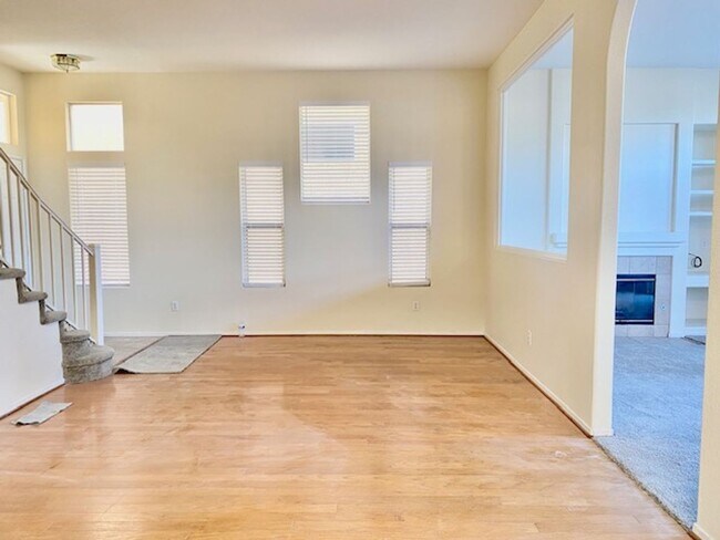 Foto del edificio - Detached Mira Mesa Home in Gated Community