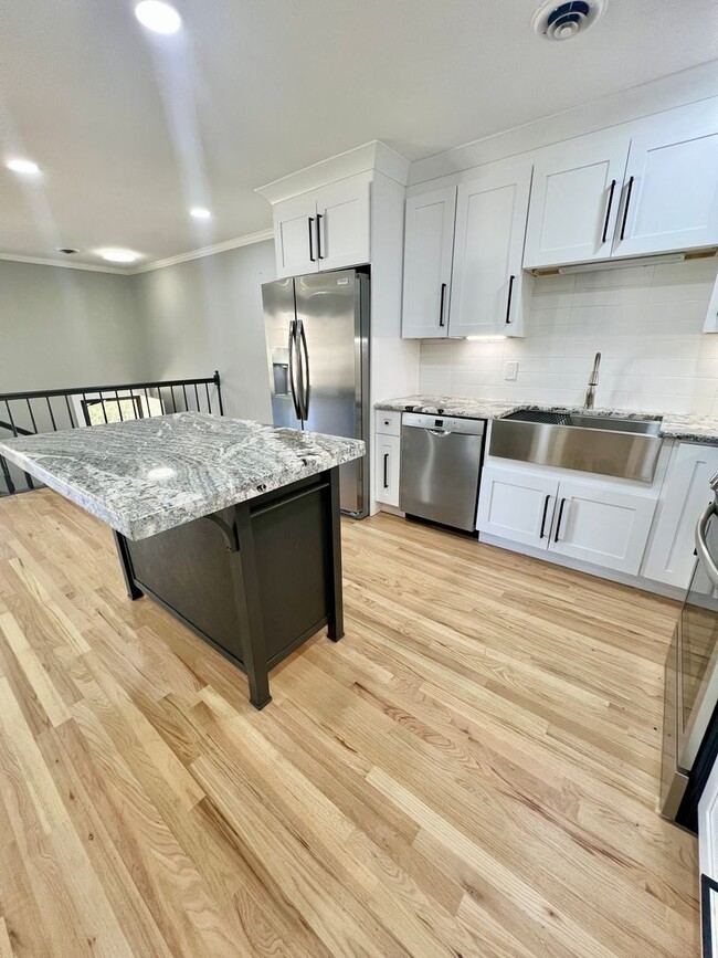 Building Photo - Remodeled 3 Bedroom 2 Bath House with Gara...