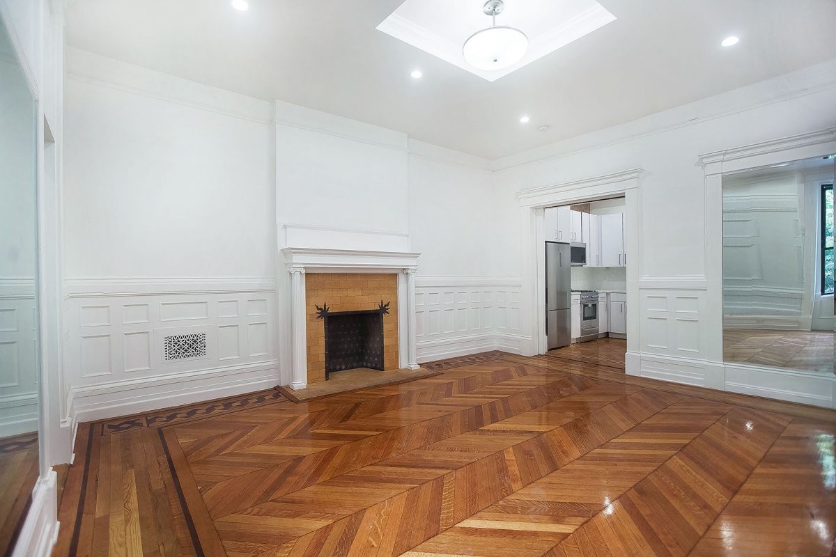 Primary Photo - 105 W 136th St