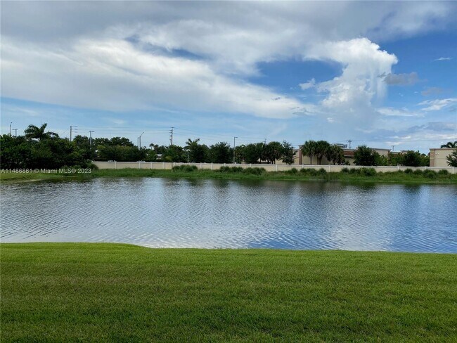 Building Photo - 4175 Cascada Cir