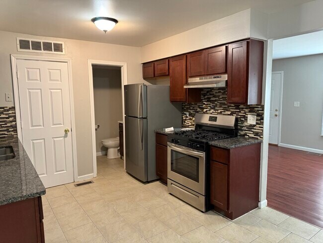 Foto del edificio - 7607 Bristol Ln