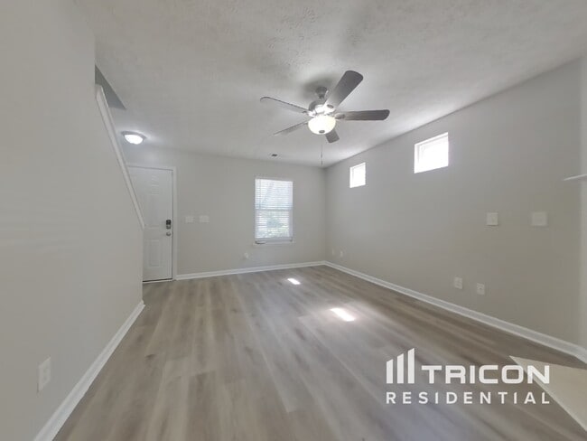 Building Photo - 221 Osmanthus Way