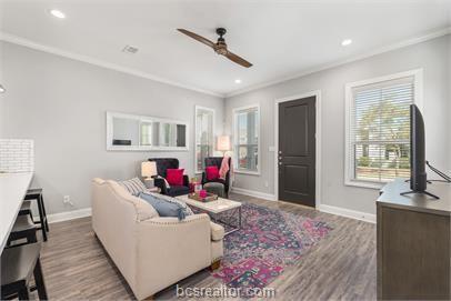 Building Photo - 304 Redmond Dr