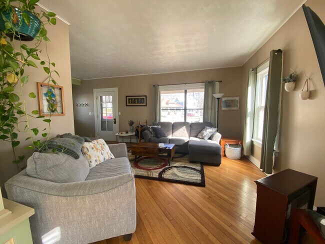 Foto del edificio - $2,200 | 3 Bedroom, 2.5 Bathroom House | No Pets | Available for a January 7th, 2026 Move In!