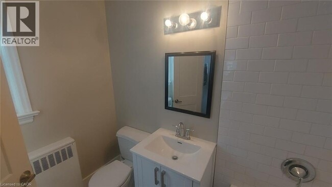 Building Photo - 181 King St E