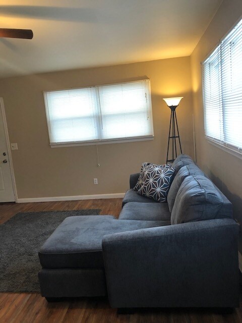 Building Photo - 219 Lamplight Dr