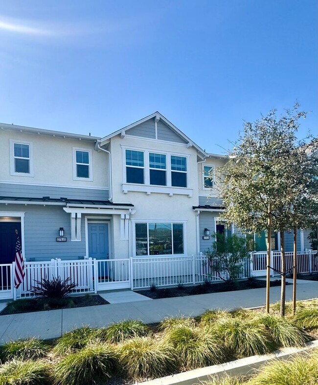 Foto del edificio - Gorgeous Newly Constructed Townhome