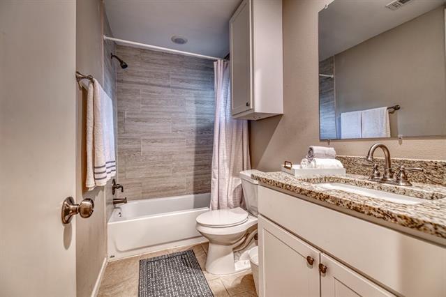 Foto del edificio - 2426 Cloverdale St