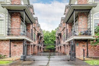 Building Photo - 2346 Camden Dr