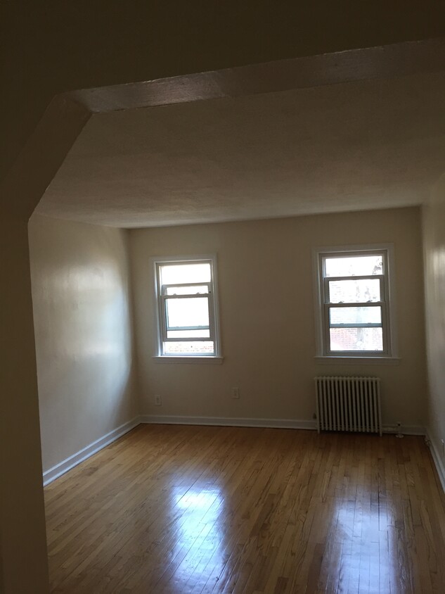 Living Room - Large and open - 929 Teaneck Road