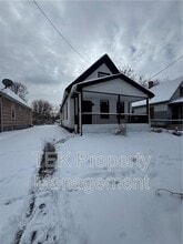 Building Photo - 5 Laser St