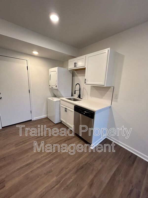 Building Photo - 6437 Brookside Blvd