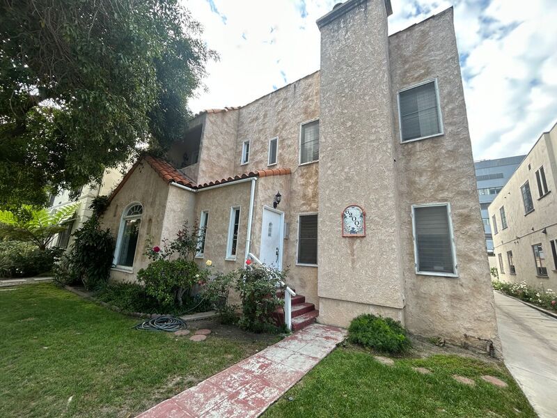 Foto principal - 6200 Orange St