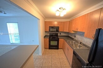 Building Photo - 6900 N Kendall Dr