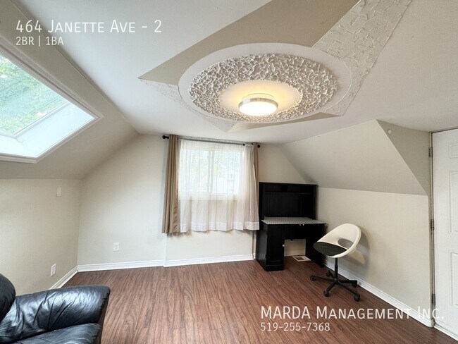Building Photo - COZY 2 BED/1 BATH UPPER UNIT DOWNTOWN WINDSOR + HYDRO