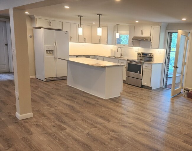Kitchen - 2660 Fish Hatchery Rd